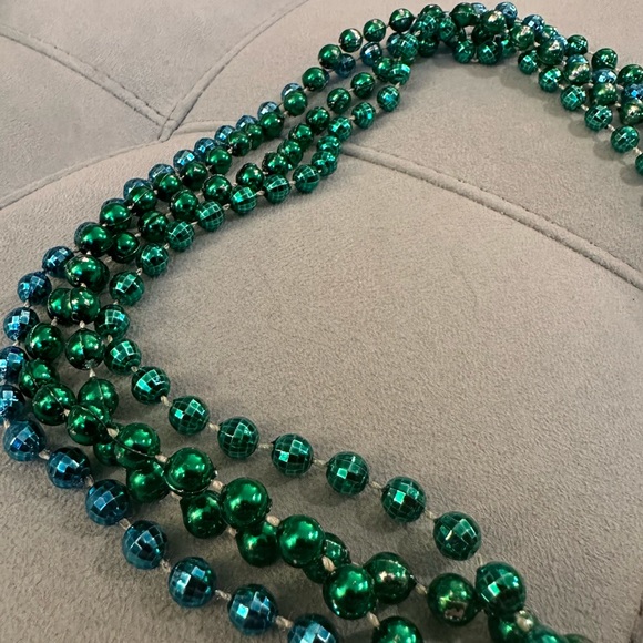 🎁 Bundle 4 Free! St. Patrick’s Day Themed Mardi Gras Beads Bundle - Picture 6 of 6